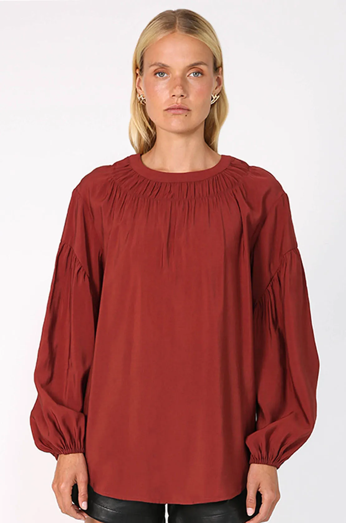 dulcet top / brick red