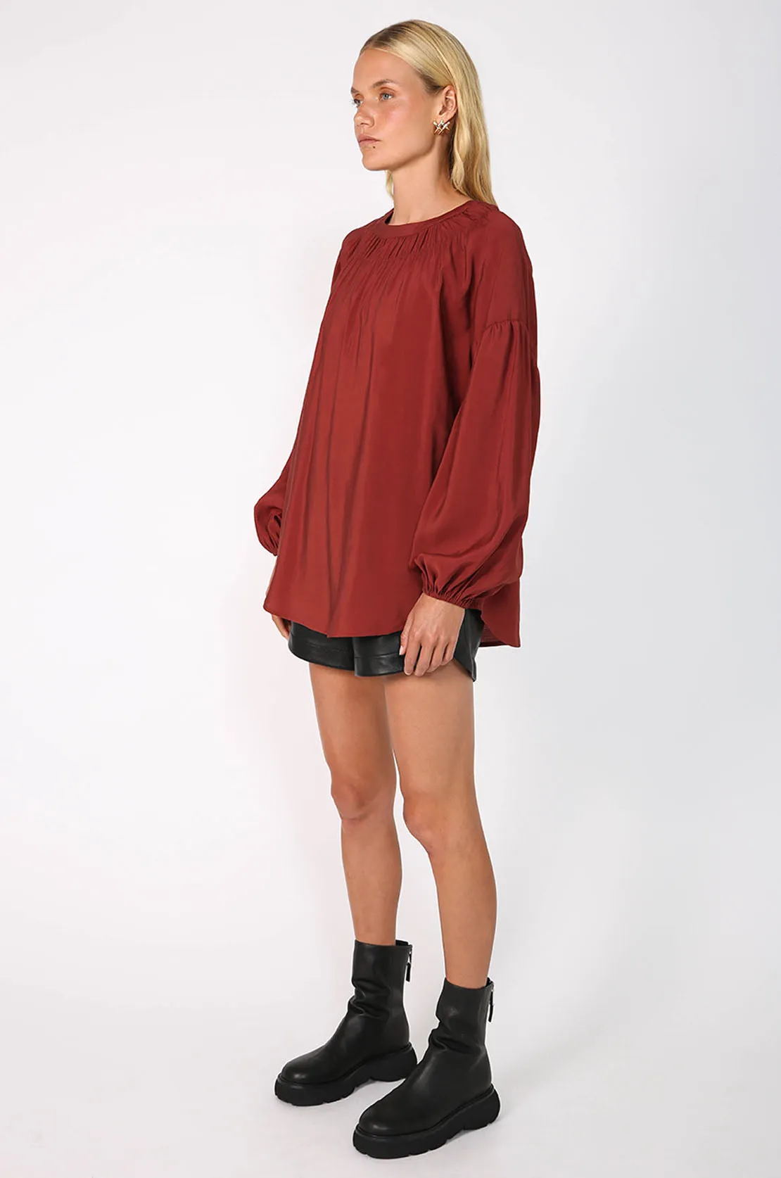 dulcet top / brick red