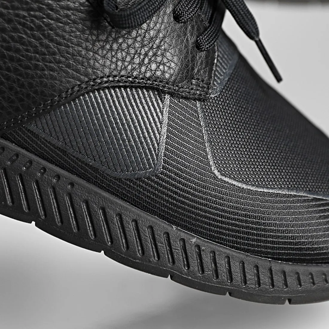 HYBRID TRAINERS WITH GRAINED-LEATHER AND JACQUARD-WOVEN FACINGS