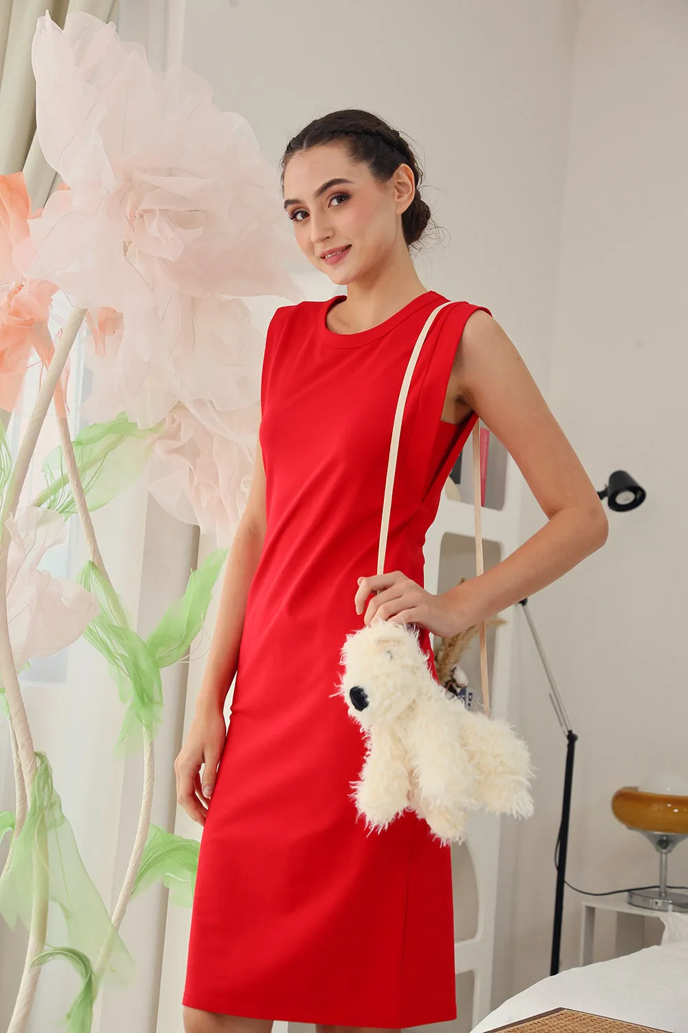 Karlotta Sleeveless Fitted Dress in Red